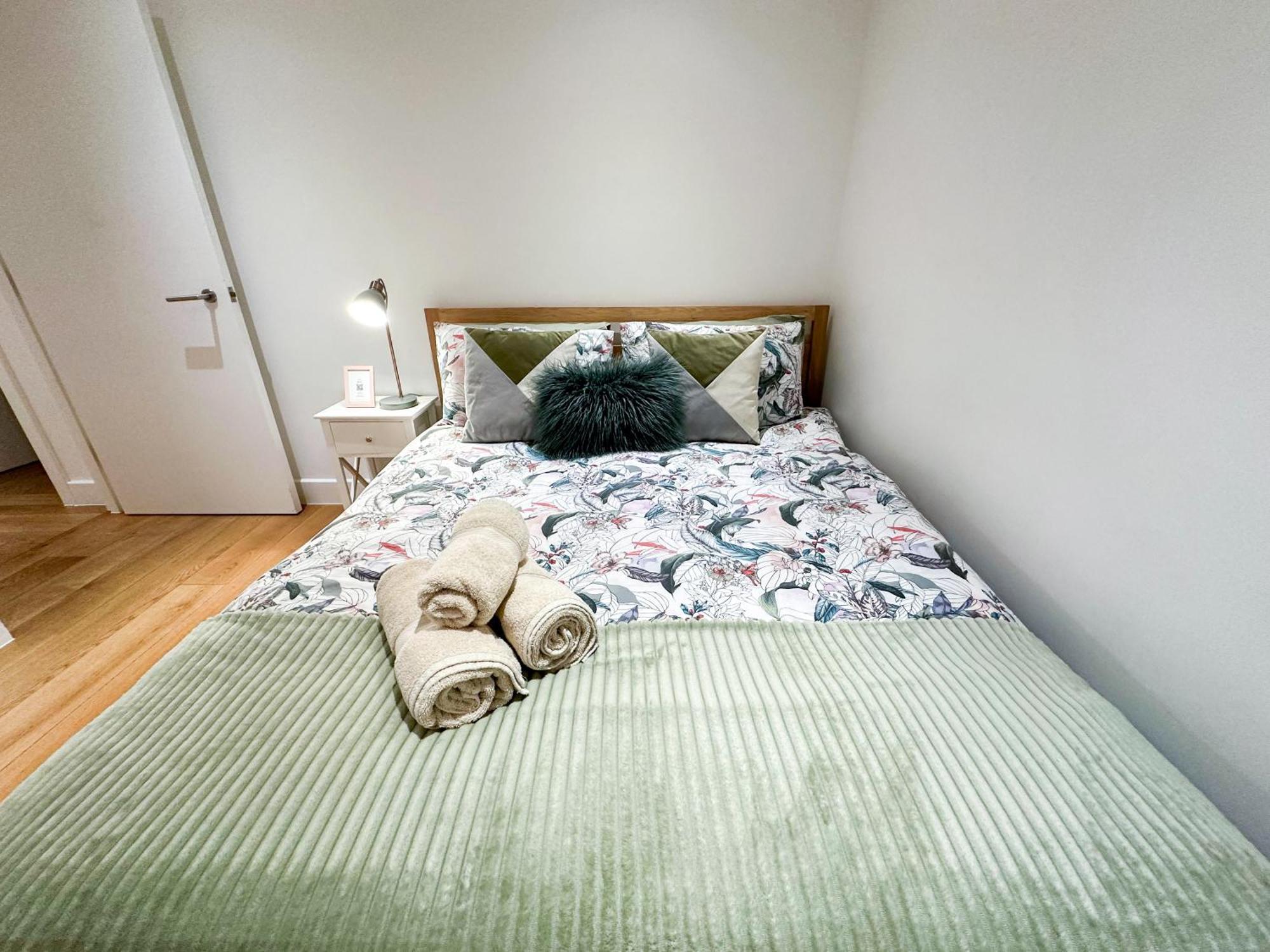 Chic 3 Bedroom Flat With Private Terrace In Holloway Near Finsbury Park Londres Exterior foto