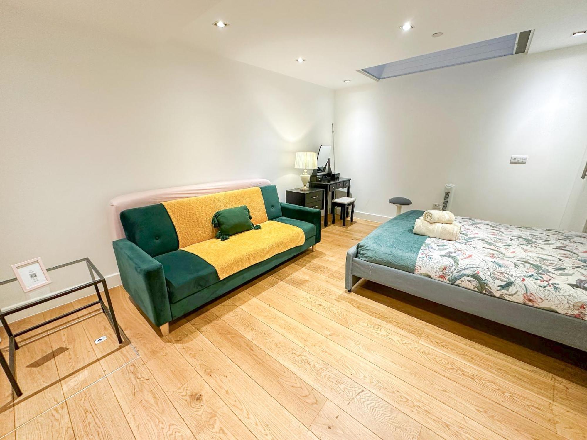 Chic 3 Bedroom Flat With Private Terrace In Holloway Near Finsbury Park Londres Exterior foto
