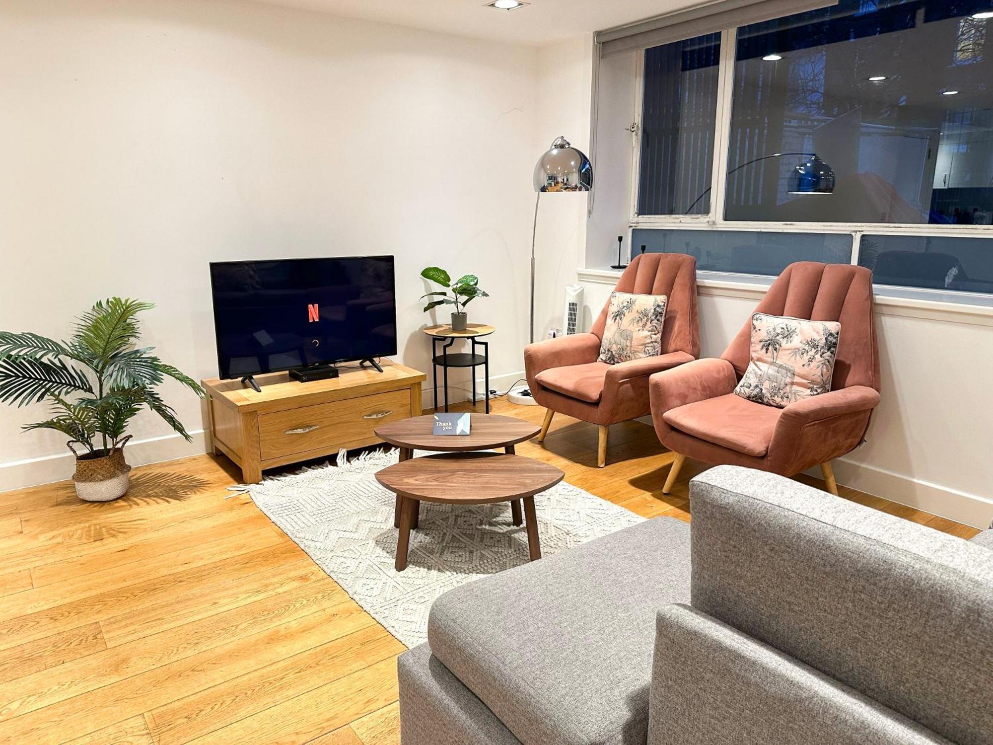Chic 3 Bedroom Flat With Private Terrace In Holloway Near Finsbury Park Londres Exterior foto